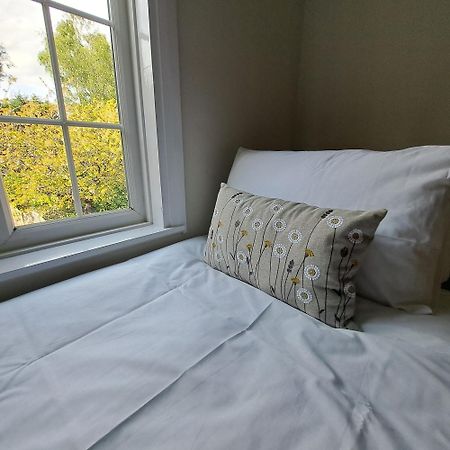 Generous 3 Bed In The Heart Of The Village Хантингдон Экстерьер фото