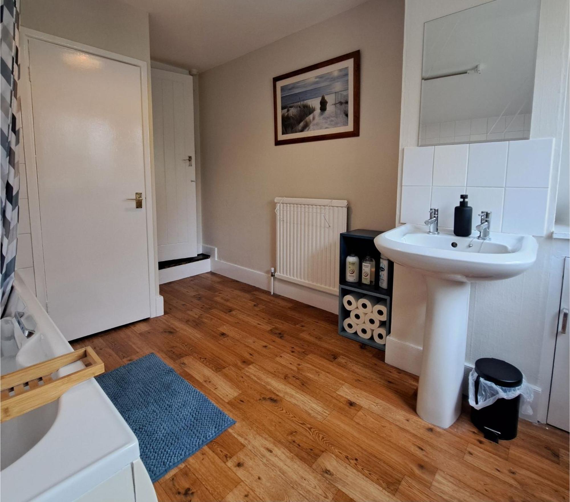 Generous 3 Bed In The Heart Of The Village Хантингдон Экстерьер фото