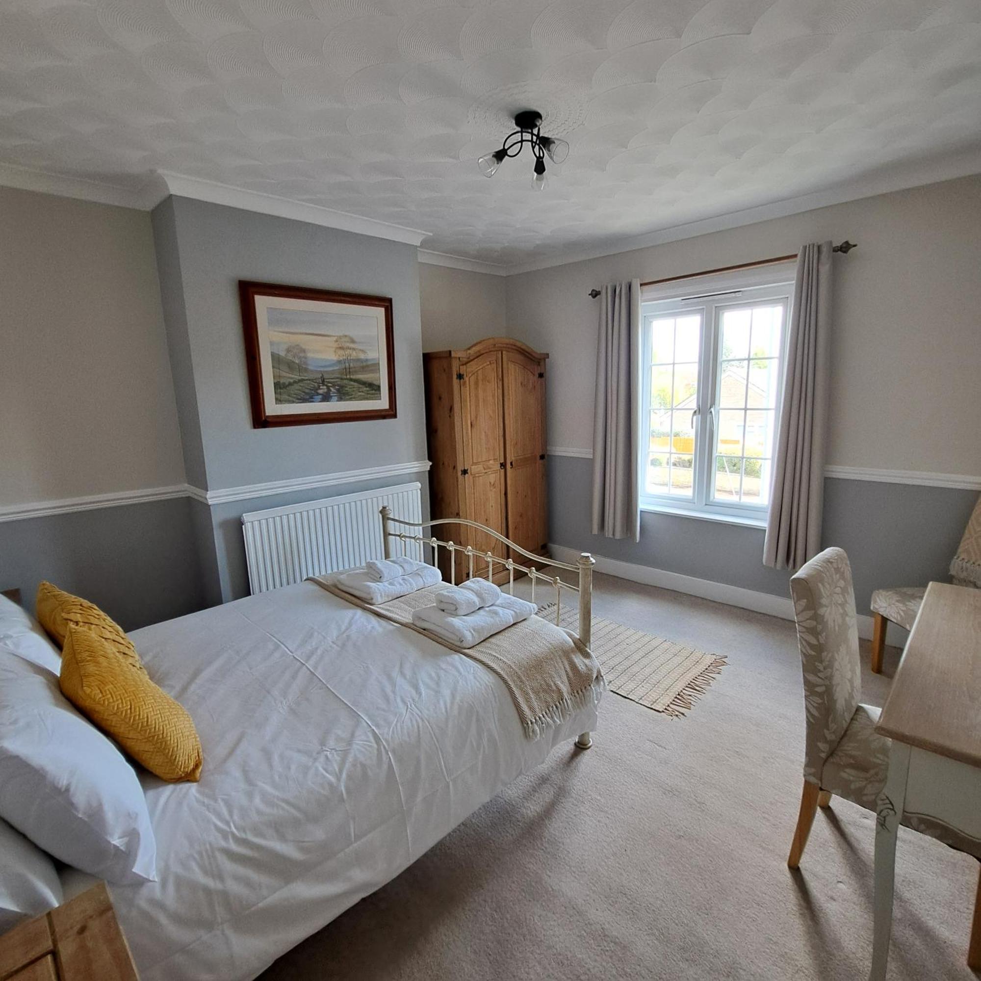 Generous 3 Bed In The Heart Of The Village Хантингдон Экстерьер фото