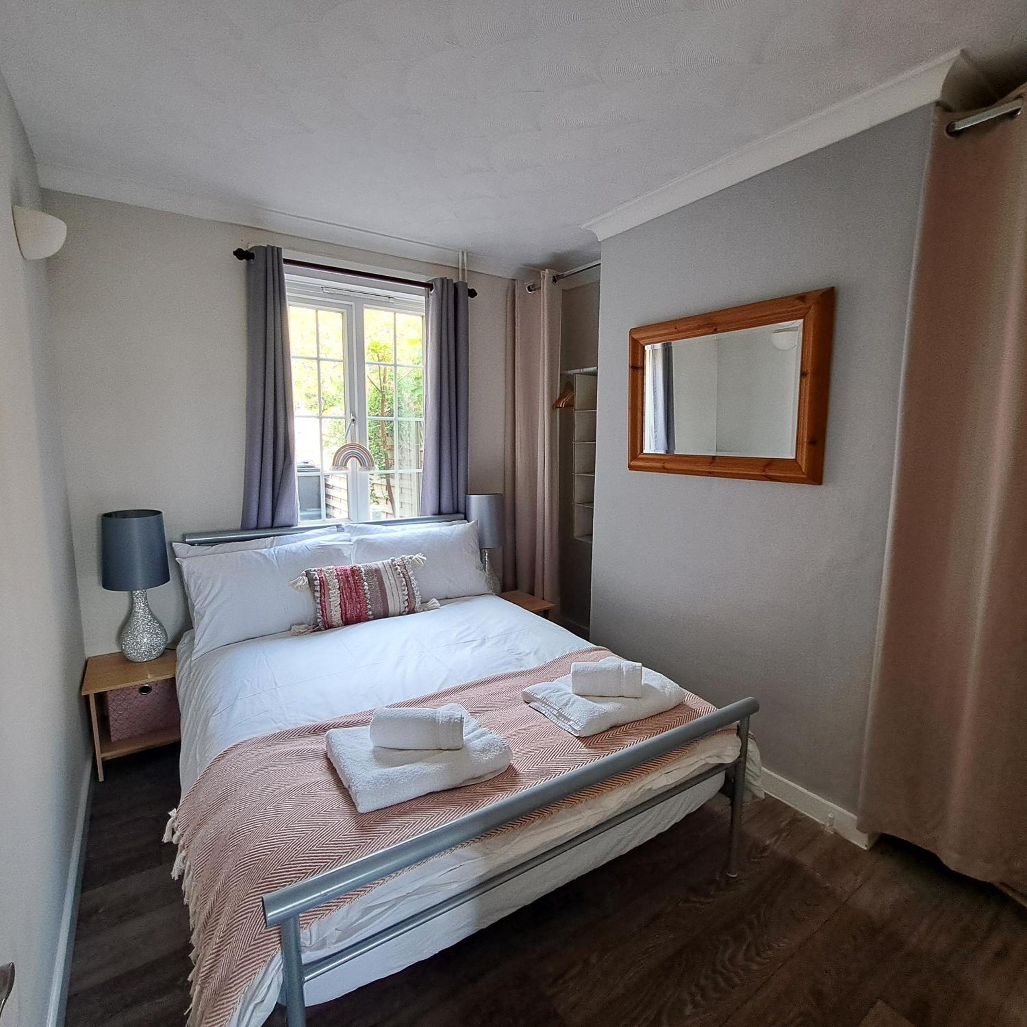 Generous 3 Bed In The Heart Of The Village Хантингдон Экстерьер фото